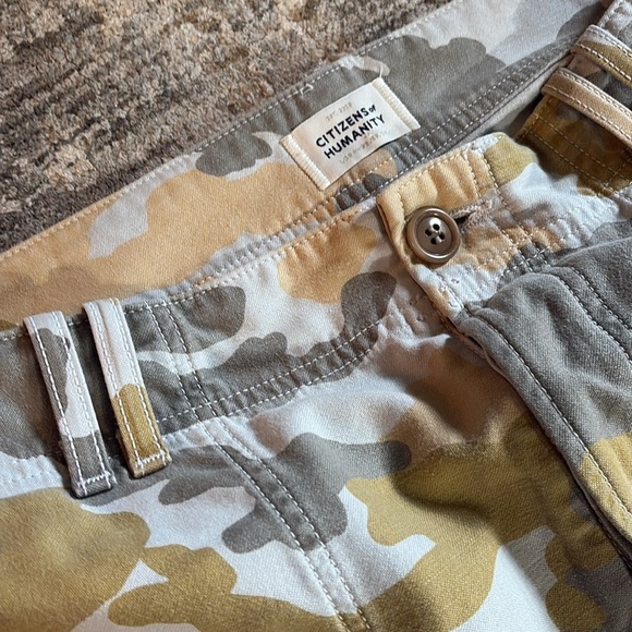 Citizens Of Humanity Camouflage Cargo Pants - Tan and Gray - size 29 - Picture 2 of 7